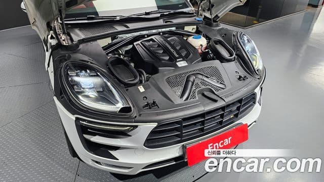 Porsche Macan 95B, 2017 6