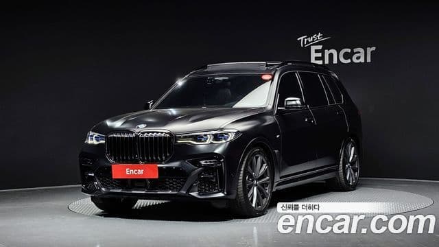 BMW X7 (G07) M50i Frozen чёрный Edition 6인승, 2022 1