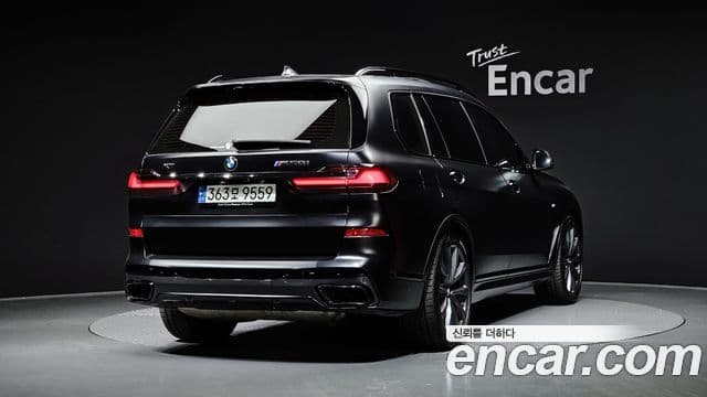 BMW X7 (G07) M50i Frozen чёрный Edition 6인승, 2022 2