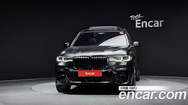 BMW X7 (G07) M50i Frozen чёрный Edition 6인승, 2022 3
