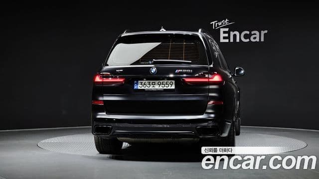 BMW X7 (G07) M50i Frozen чёрный Edition 6인승, 2022 4