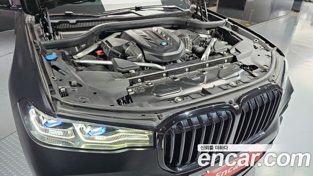 BMW X7 (G07) M50i Frozen чёрный Edition 6인승, 2022 6