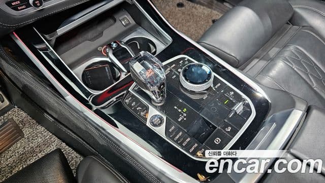 BMW X7 (G07) M50i Frozen чёрный Edition 6인승, 2022 9