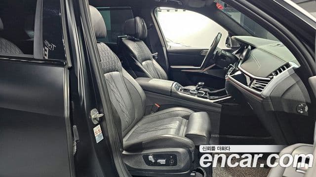 BMW X7 (G07) M50i Frozen чёрный Edition 6인승, 2022 10