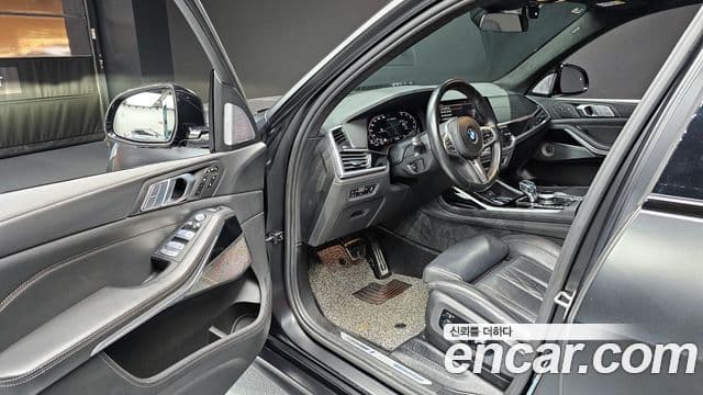 BMW X7 (G07) M50i Frozen чёрный Edition 6인승, 2022 11