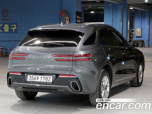 Genesis GV70, 2021 4