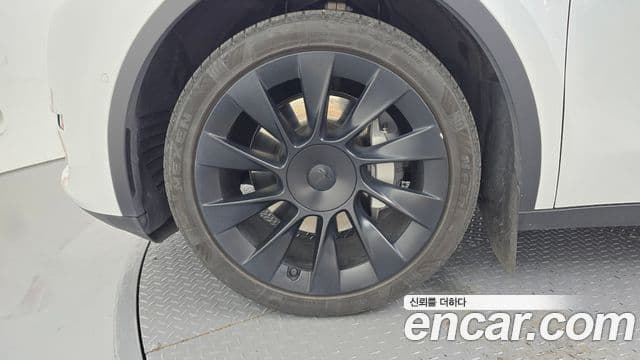 Tesla модель Y Standard Range RWD, 2021 все фото