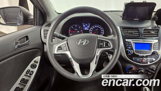 Hyundai Accent(новый кузов / новое поколение) Premier, 2011 13