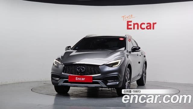 Infiniti QX30 2.0 Essential AWD, 2019 3