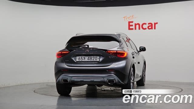 Infiniti QX30 2.0 Essential AWD, 2019 4