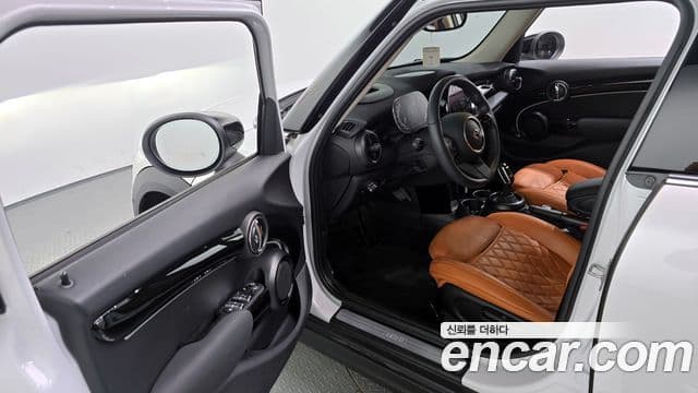 Mini Cooper 3세대, 2024 10