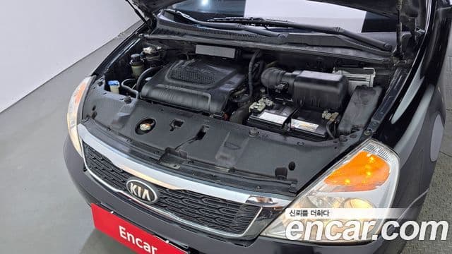 Kia Carnival R Premium, 2013 6