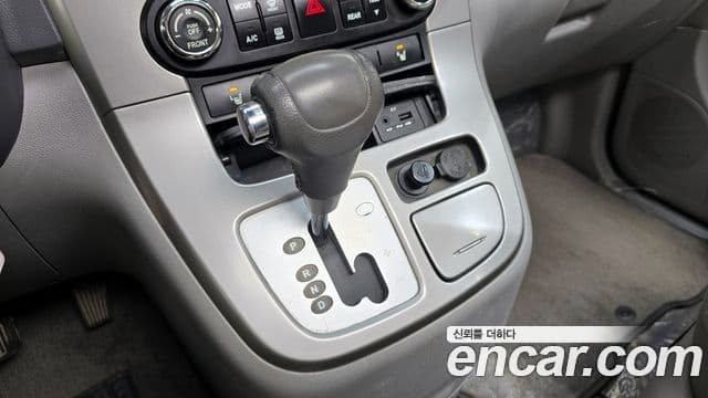 Kia Carnival R Premium, 2013 9