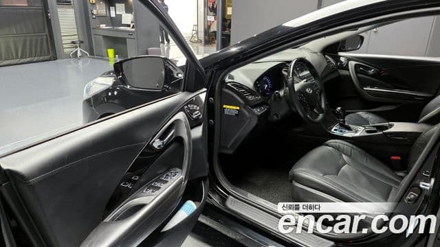 Hyundai Grandeur HG Modern, 2015 11