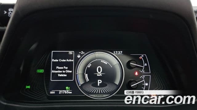 Lexus UX250h, 2019 8