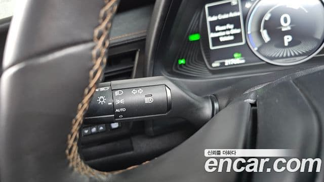 Lexus UX250h, 2019 18