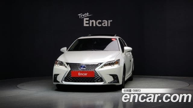 Lexus CT200h ZWA10, 2018 3