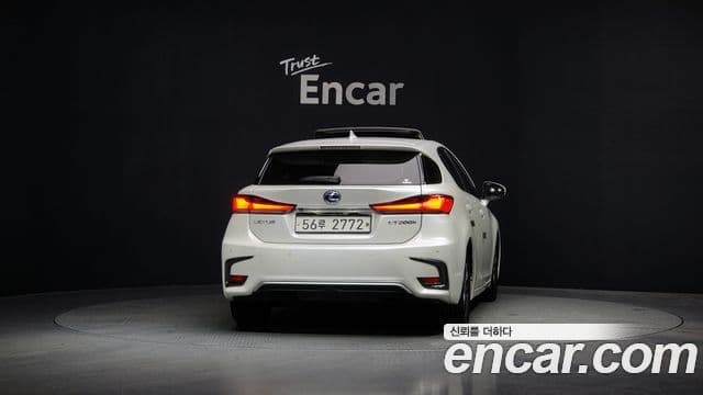 Lexus CT200h ZWA10, 2018 4