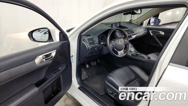 Lexus CT200h ZWA10, 2018 10