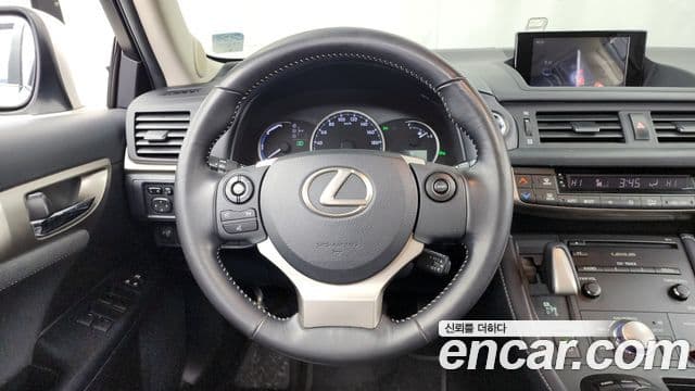 Lexus CT200h ZWA10, 2018 12