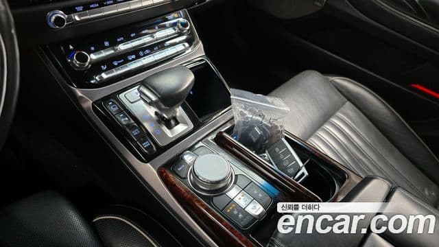 Genesis EQ900 Prestige, 2016 9