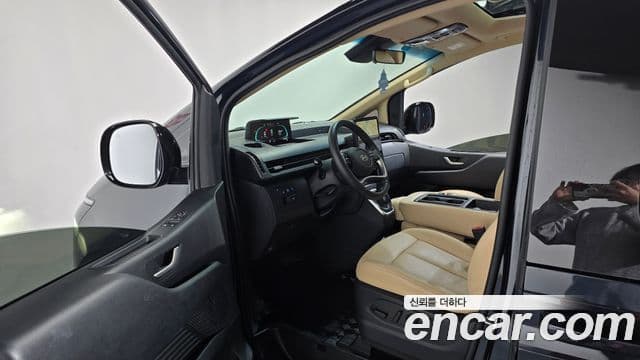 Hyundai Staria Modern, 2025 10