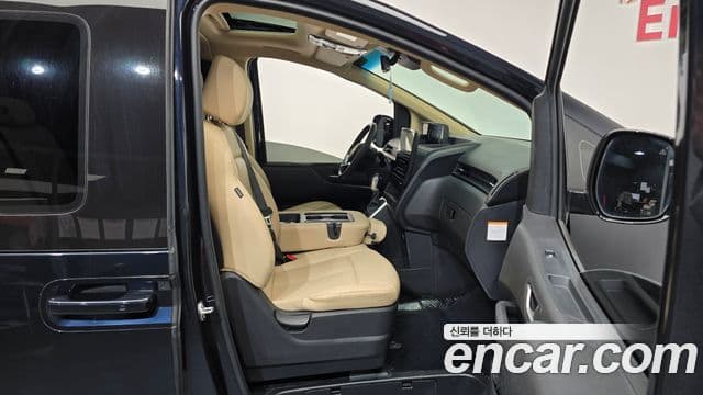 Hyundai Staria Modern, 2025 11