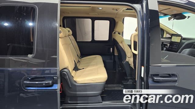 Hyundai Staria Modern, 2025 12