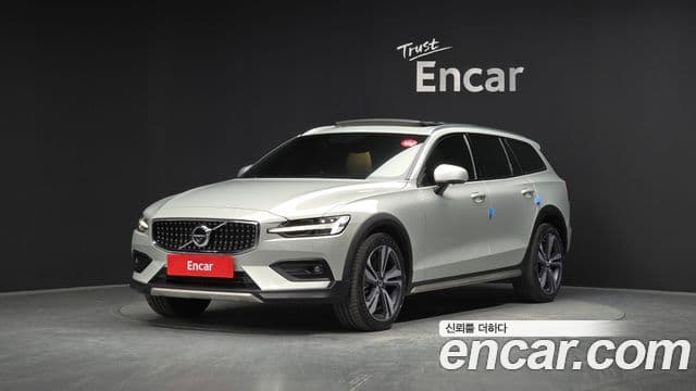 Volvo V60 Cross Country 2세대 B5 Pro AWD, 2021 1