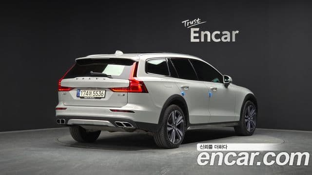 Volvo V60 Cross Country 2세대 B5 Pro AWD, 2021 2