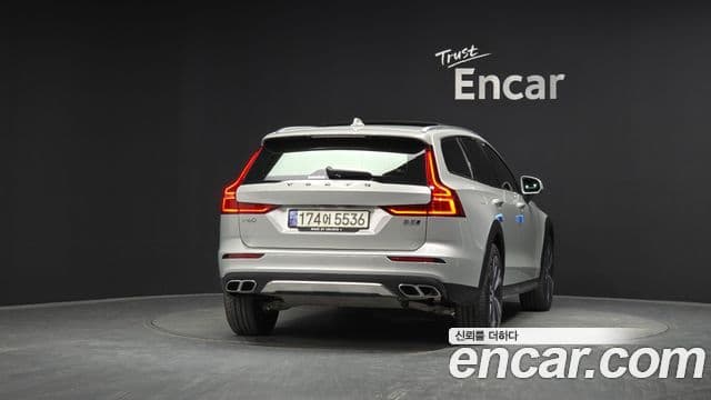 Volvo V60 Cross Country 2세대 B5 Pro AWD, 2021 4