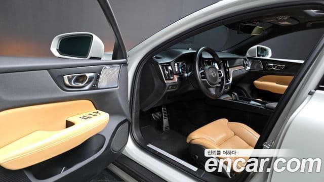 Volvo V60 Cross Country 2세대 B5 Pro AWD, 2021 11