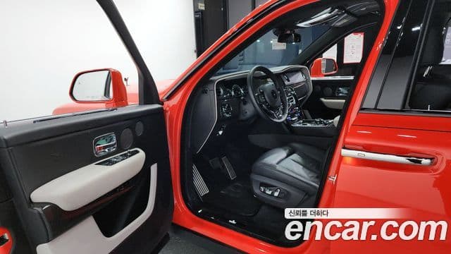 Rolls-Royce Cullinan 6.7 V12 чёрный эмблема, badge, 2023 10