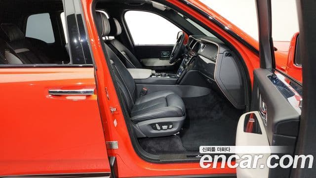 Rolls-Royce Cullinan 6.7 V12 чёрный эмблема, badge, 2023 11