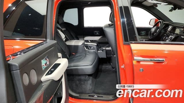 Rolls-Royce Cullinan 6.7 V12 чёрный эмблема, badge, 2023 12