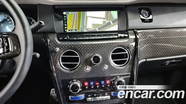 Rolls-Royce Cullinan 6.7 V12 чёрный эмблема, badge, 2023 14