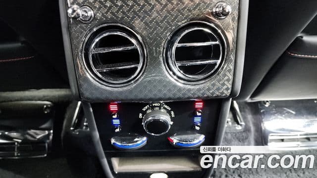 Rolls-Royce Cullinan 6.7 V12 чёрный эмблема, badge, 2023 19