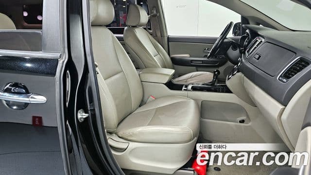 Kia All New Carnival Luxury, 2016 10