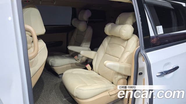 Kia All New Carnival Noblesse, 2016 11