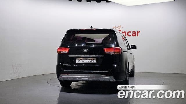 Kia All New Carnival Luxury, 2016 4