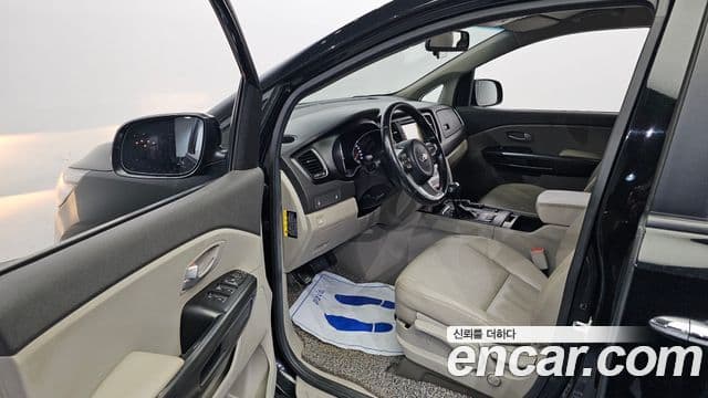 Kia All New Carnival Luxury, 2016 10