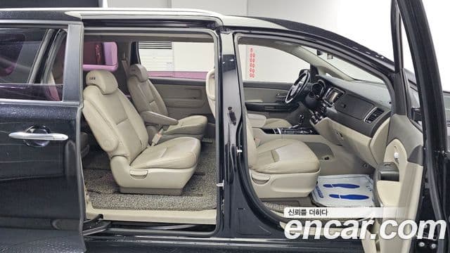 Kia All New Carnival Luxury, 2016 12