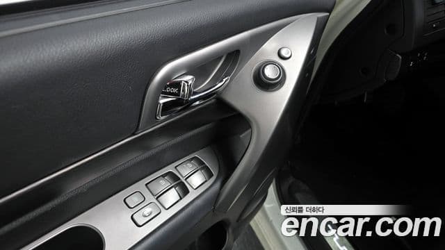 KG모빌리티(SsangYong) Korando 투리스모 4WD RX 9인승, 2017 17