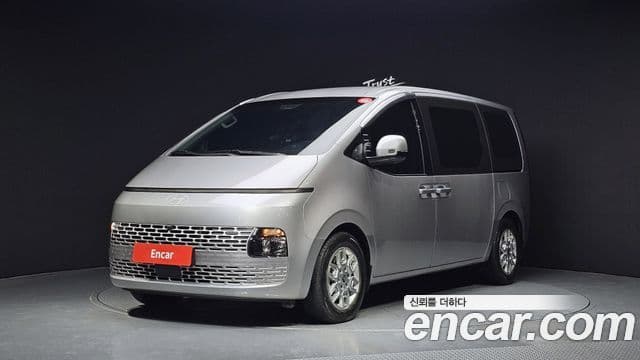 Hyundai Staria Modern, 2025 1