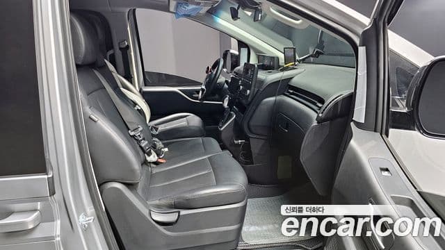 Hyundai Staria Modern, 2025 11