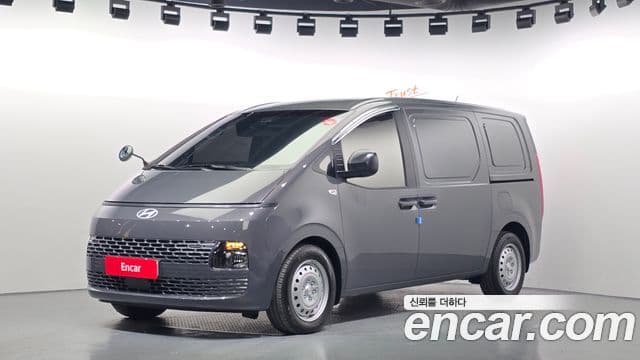 Hyundai Staria Smart, 2025 1