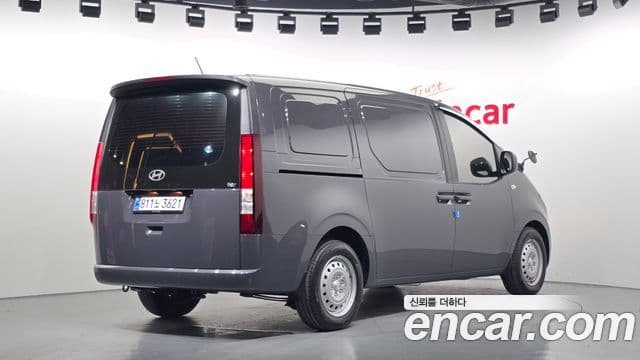 Hyundai Staria Smart, 2025 2