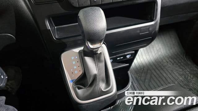 Hyundai Staria Smart, 2025 9