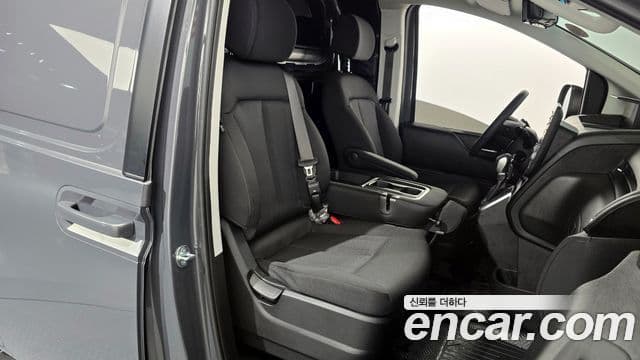 Hyundai Staria Smart, 2025 11