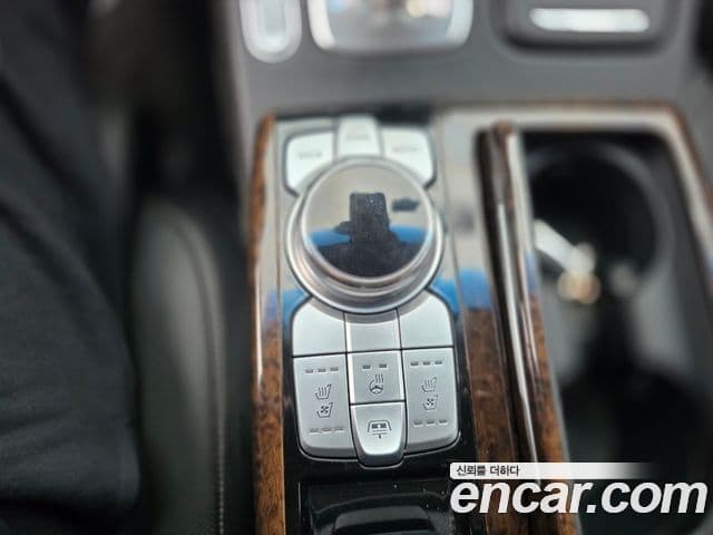 Genesis G90 Premium Luxury, 2021 14